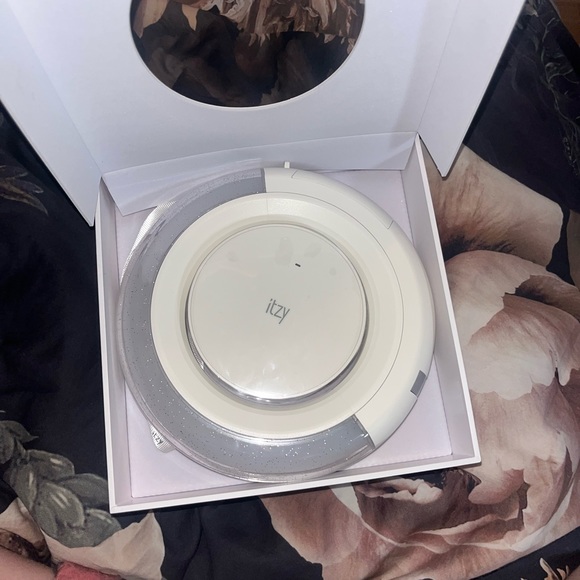 Itzy official light ring by JYP Entertainment kpop - Picture 6 of 7